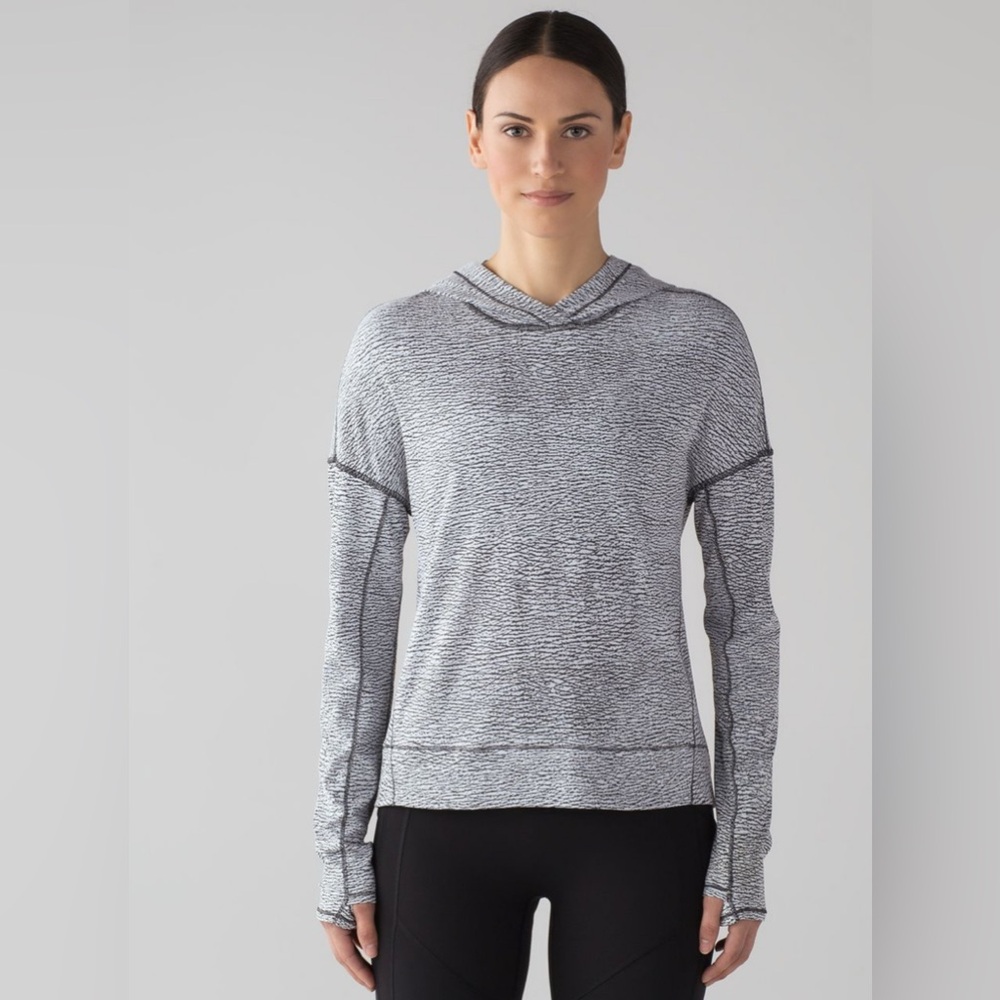 Lululemon Squad Goals
Size 4
Sheer Luon Pebble Jacquard V1 White Black
H190
